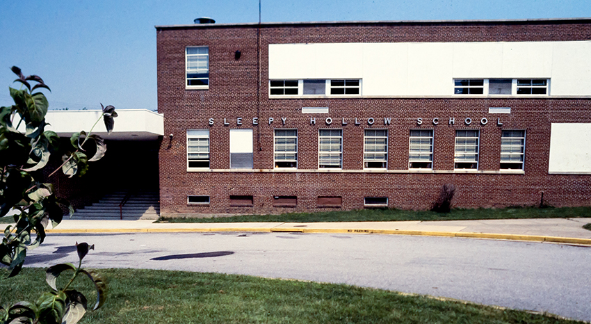 Photograph of the front of Sleepy Hollow Elementary School facing Sleepy Hollow Road.
